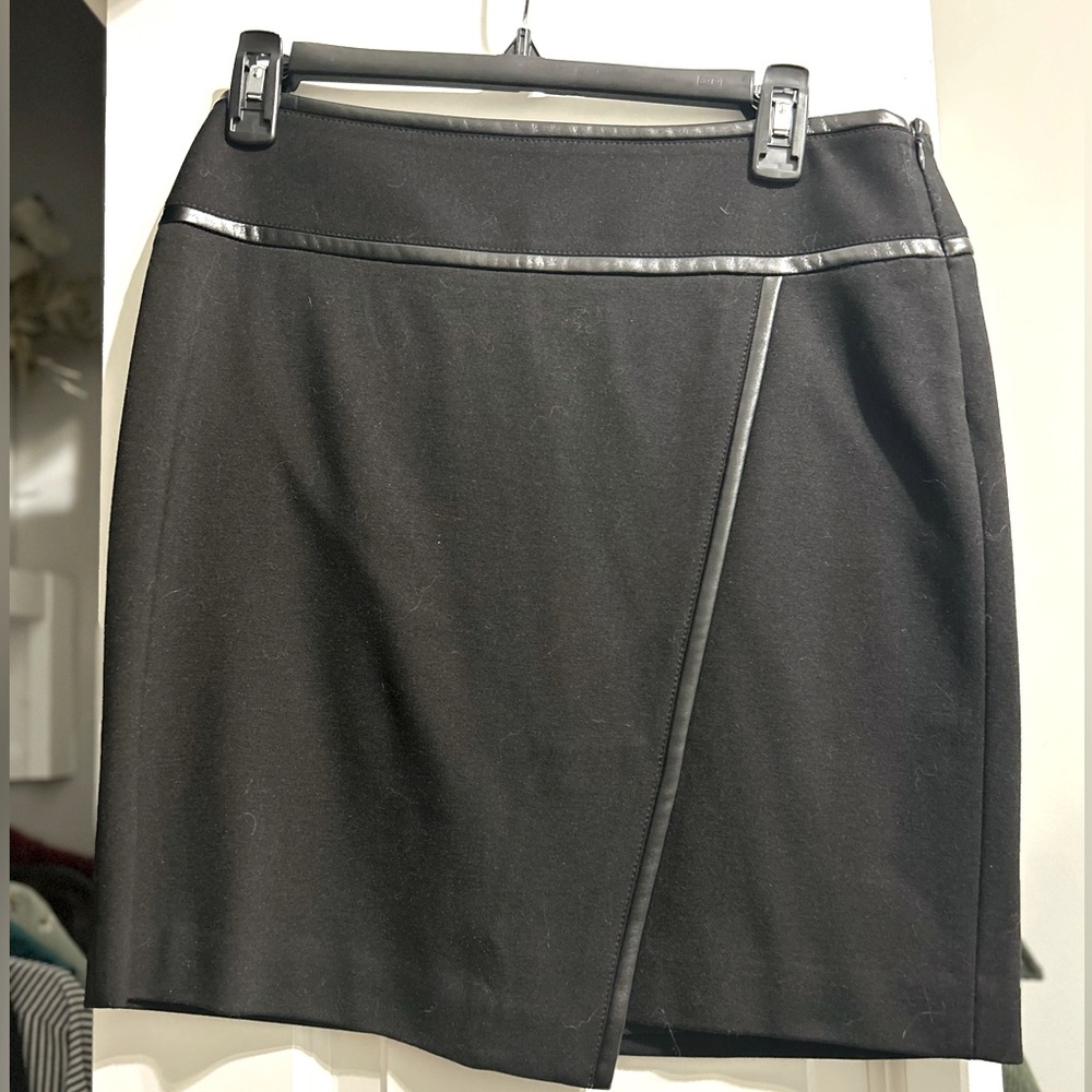 Black business skirt, lightly worn, almost like new!